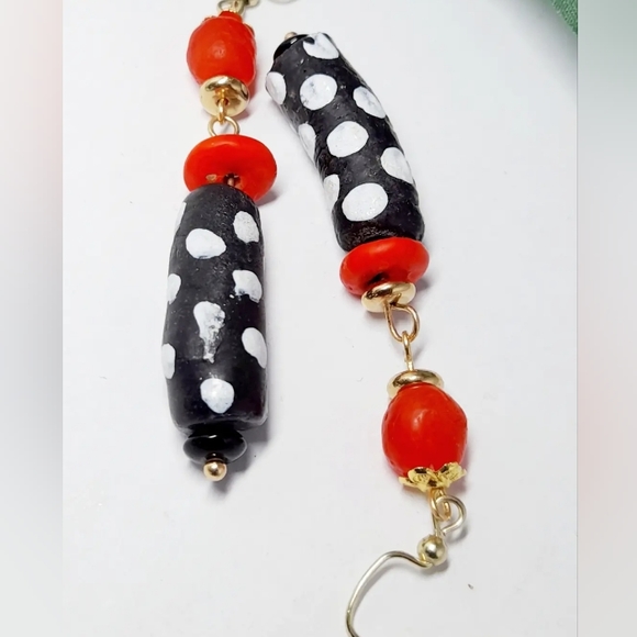 New handmade dangle bead earrings - Picture 4 of 4